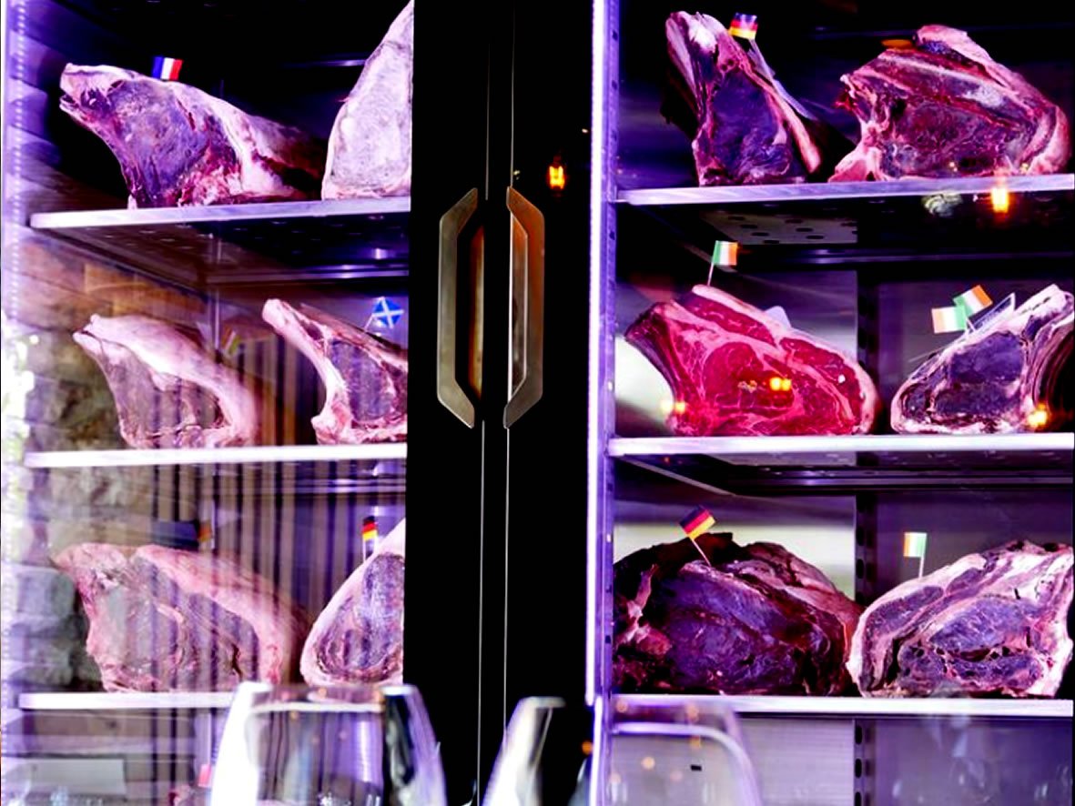 Armoire à maturation au Remane Meat Bar | Offrir des viandes savoureuses