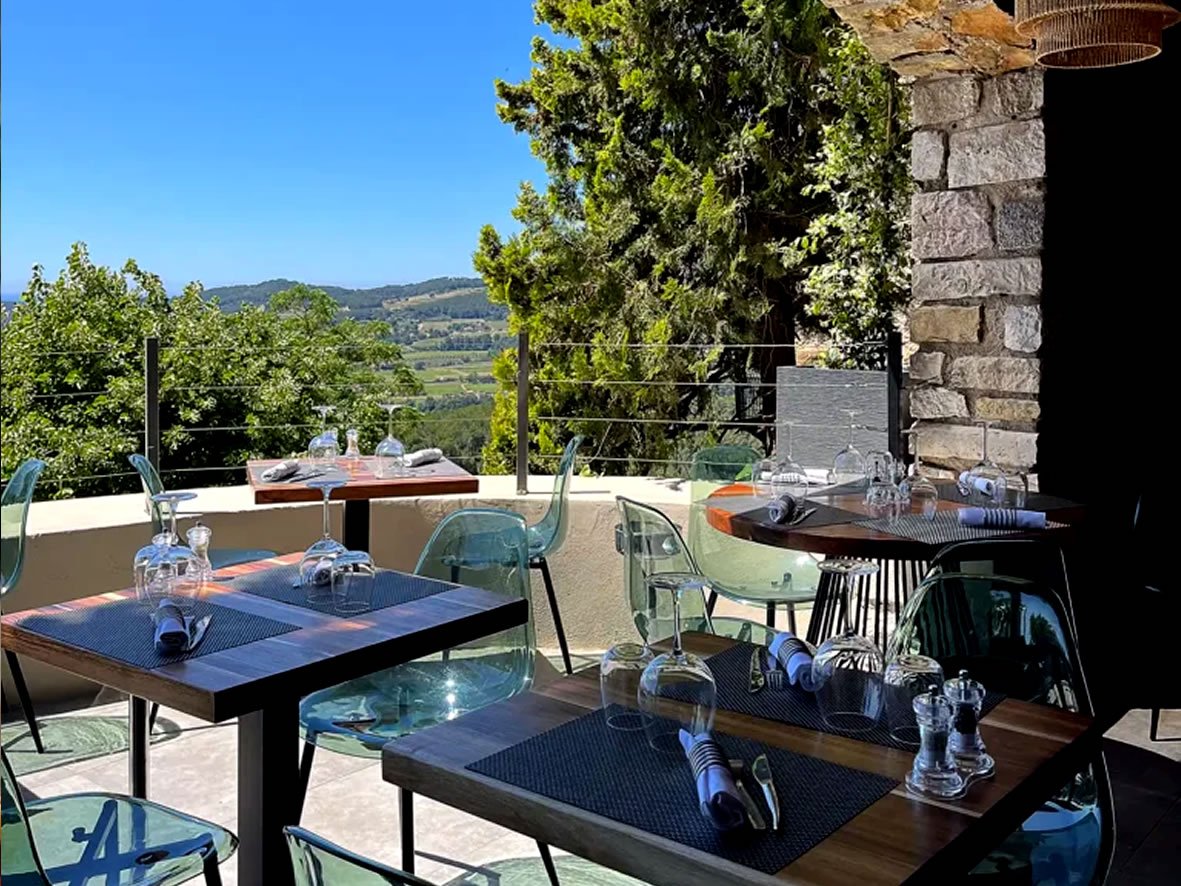 Vue de notre superbe Restaurant Terrasse au Castellet